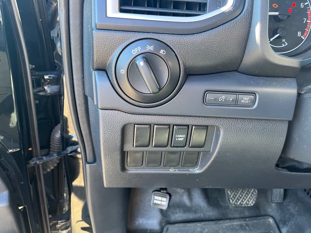 Used 2017 Nissan Titan S AWD/4WD image 11