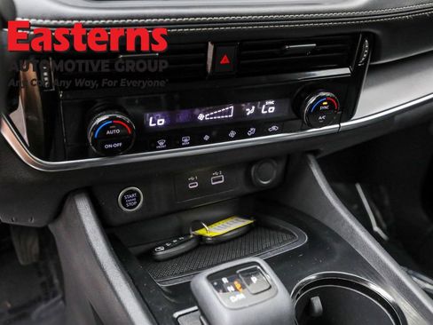 Used 2022 Nissan Rogue SV image 27