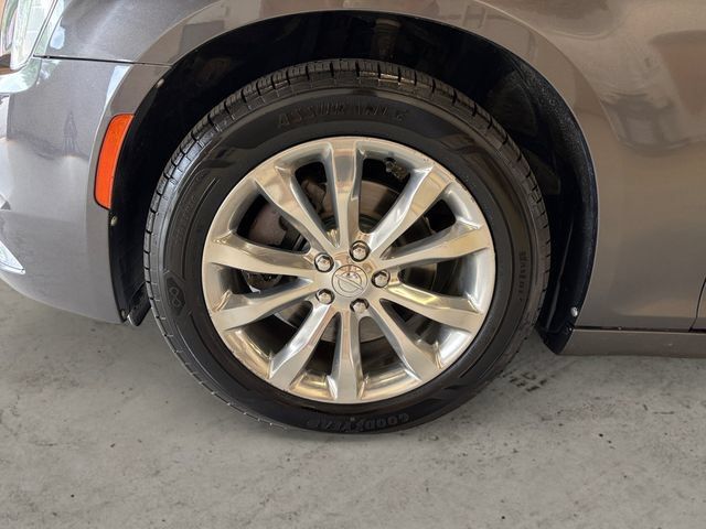 Used 2020 Chrysler 300 Limited AWD/4WD image 15