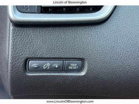 Used 2015 Nissan Rogue SL w/ SL Premium Package image 35