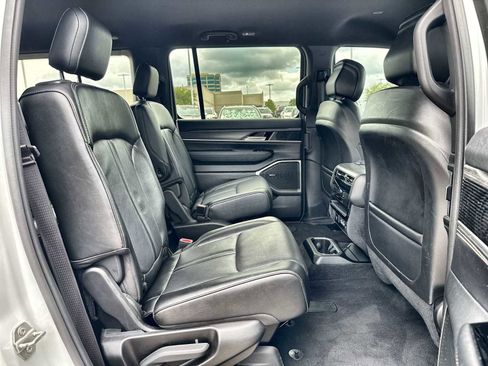 Used 2024 Jeep Wagoneer Series II AWD/4WD image 18