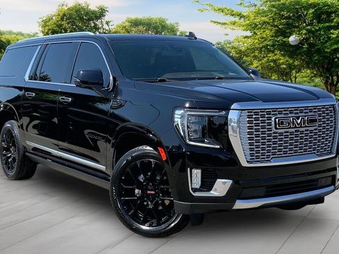 Used 2022 GMC Yukon XL Denali AWD/4WD image 3