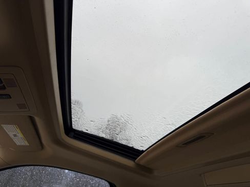 Used 2011 Chevrolet Suburban LTZ image 16