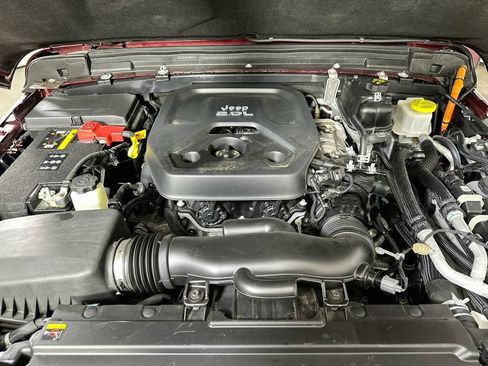 Used 2021 Jeep Wrangler Unlimited Sahara w/ Cold Weather Group AWD/4WD image 9