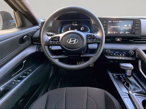 Used 2025 Hyundai Elantra Sport FWD image 9