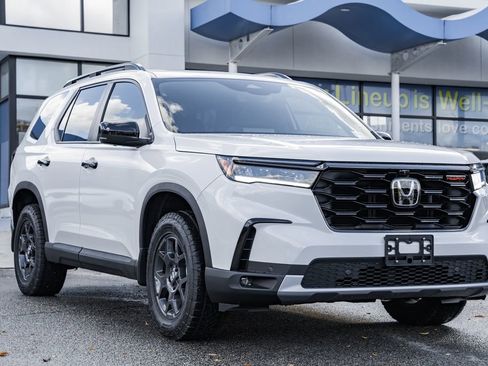 New 2025 Honda Pilot TrailSport image 1