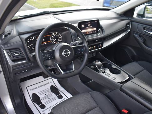 Used 2024 Nissan Rogue SV image 27