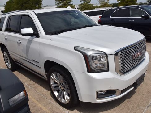 Used 2017 GMC Yukon Denali w/ Open Road Package AWD/4WD image 4