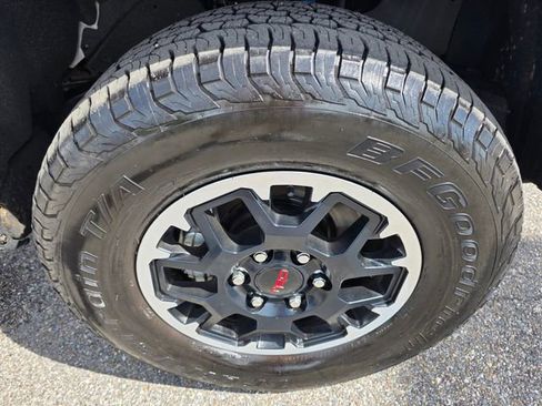 Used 2025 Toyota Tacoma TRD Off-Road AWD/4WD image 9