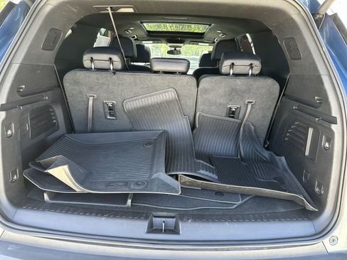 Used 2025 Chevrolet Traverse LT w/ Sun and Wheel Package FWD image 23