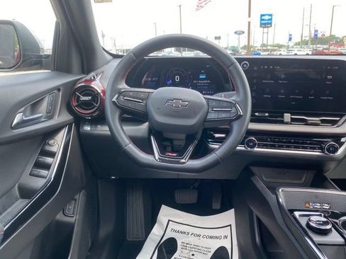 Used 2025 Chevrolet Equinox RS FWD image 17