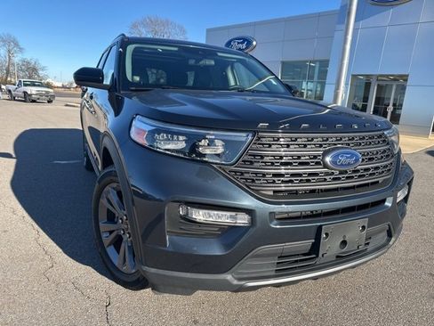 Used 2022 Ford Explorer XLT w/ Equipment Group 202A image 5