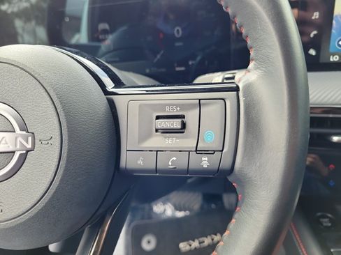 Used 2025 Nissan Kicks SR FWD image 23