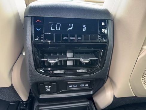New 2026 Jeep Grand Cherokee L Limited w/ Luxury Tech Group II AWD/4WD image 24