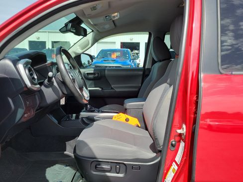 Used 2020 Toyota Tacoma SR5 RWD image 20