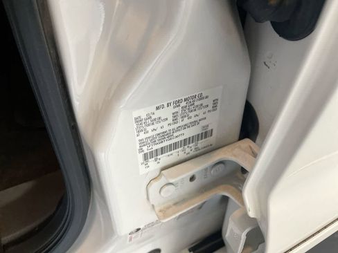 Used 2016 Ford F250 Lariat w/ Lariat Interior Package image 27