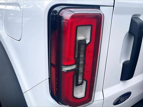 Used 2023 Ford Bronco Badlands image 29