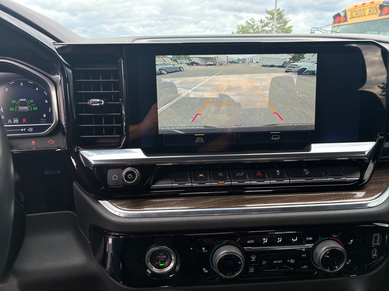 Used 2022 Chevrolet Silverado 1500 LT AWD/4WD image 19