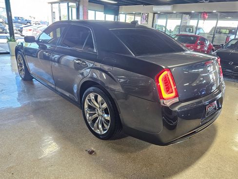 Used 2016 Chrysler 300 C image 4
