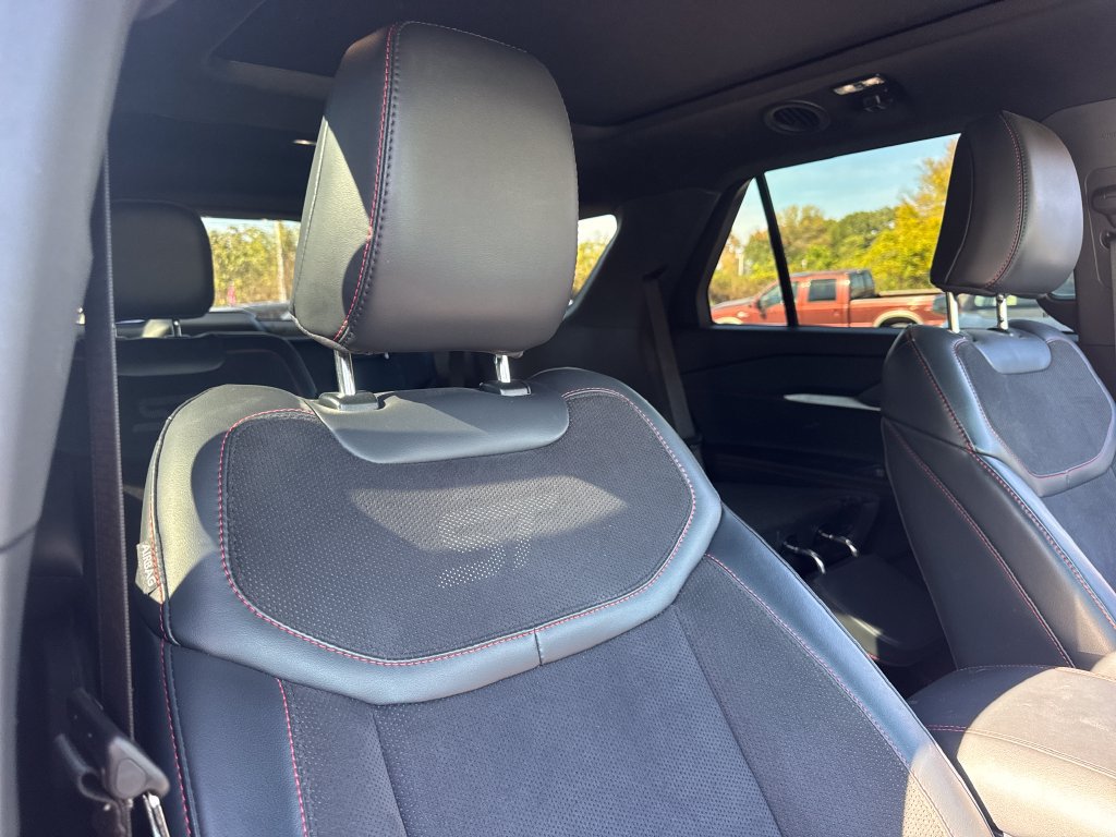Used 2025 Ford Explorer ST w/ Sun And Sound Package AWD/4WD image 27