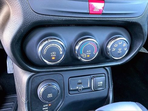 Used 2016 Jeep Renegade Sport w/ Power & Air Group image 14