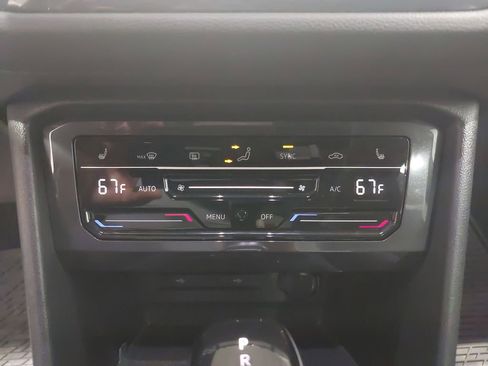 Used 2023 Volkswagen Tiguan SE image 20