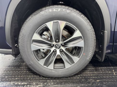 New 2026 Toyota Highlander XLE image 6