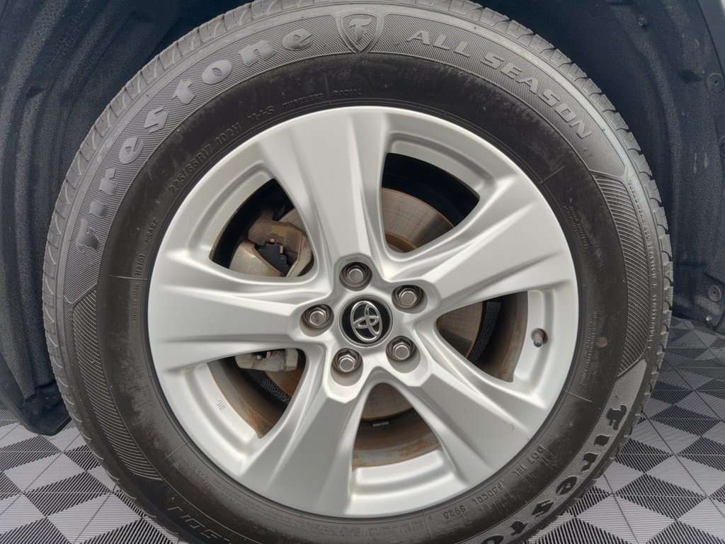 Used 2021 Toyota RAV4 XLE AWD/4WD image 13