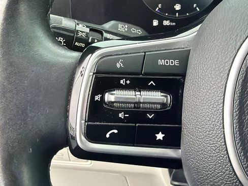 Used 2022 Kia Carnival SX Prestige image 23