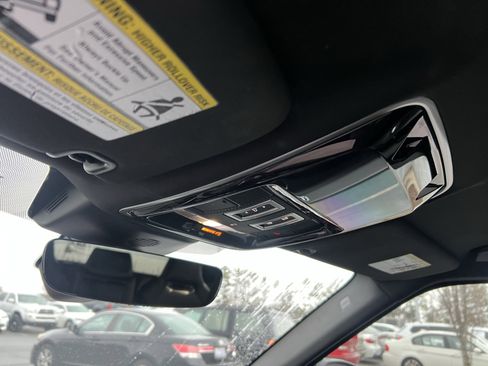 Used 2020 Land Rover Range Rover Sport SVR image 25