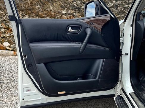 Used 2017 INFINITI QX80 4WD image 22