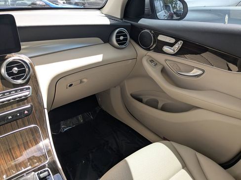 Certified 2022 Mercedes-Benz GLC 300 w/ Premium Package Lite image 4