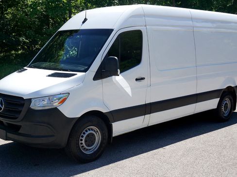 Used 2022 Mercedes-Benz Sprinter 2500 image 1
