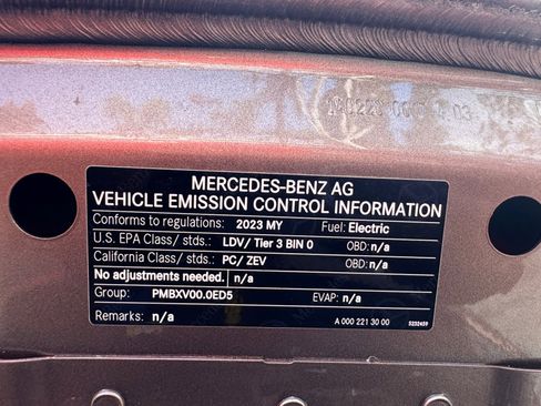 Used 2023 Mercedes-Benz EQB 300 4MATIC w/ Exclusive Package image 21