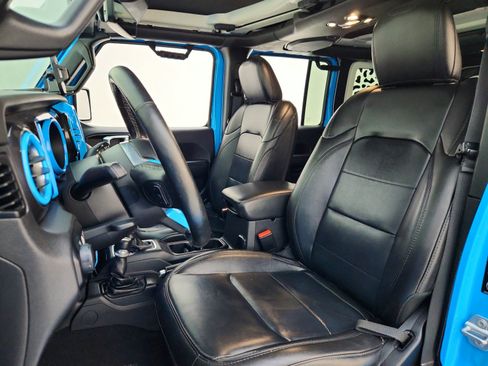 Used 2021 Jeep Wrangler Unlimited Sahara AWD/4WD image 17