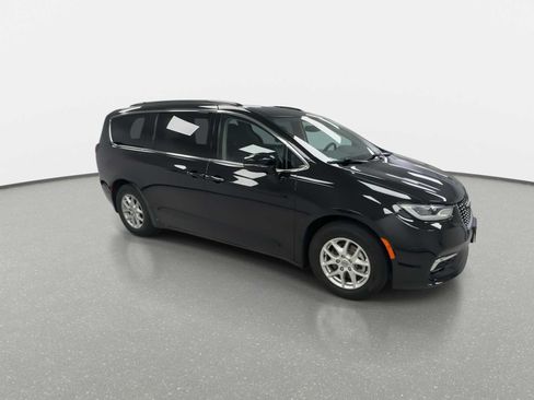 Used 2022 Chrysler Pacifica Touring-L FWD image 2