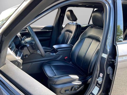 Used 2024 Jeep Grand Cherokee L Limited w/ Luxury Tech Group II AWD/4WD image 23