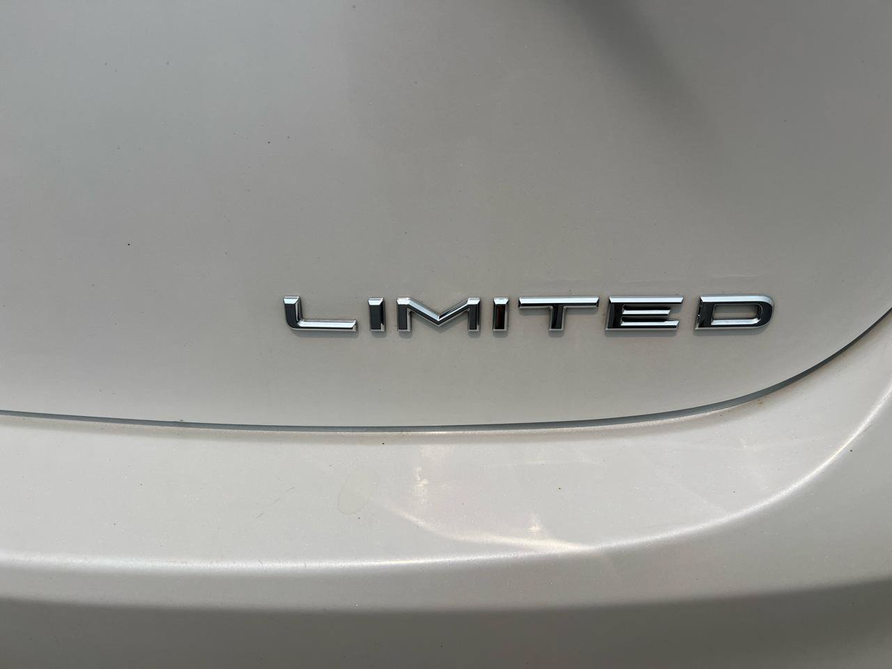 Used 2014 Toyota Avalon Limited FWD image 5