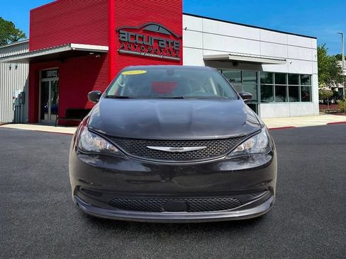 Used 2022 Chrysler Voyager LX FWD image 8