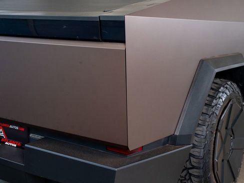 Used 2024 Tesla Cybertruck AWD Crew Cab image 10