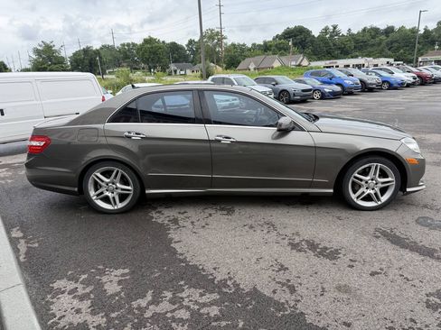 Used 2011 Mercedes-Benz E 550 4MATIC Sedan w/ Premium 2 Pkg image 5
