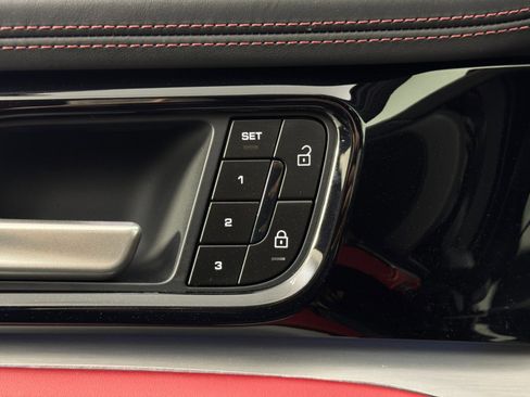 Used 2024 Porsche Panamera image 18