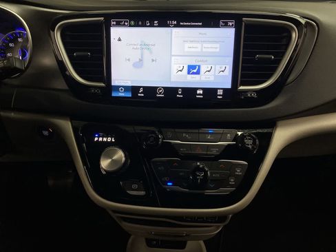 Used 2024 Chrysler Pacifica Touring-L FWD image 24