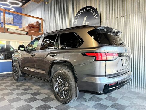 Used 2024 Toyota Sequoia Platinum AWD/4WD image 3