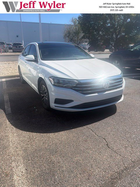 Used 2019 Volkswagen Jetta SE w/ Cold Weather Package FWD image 1