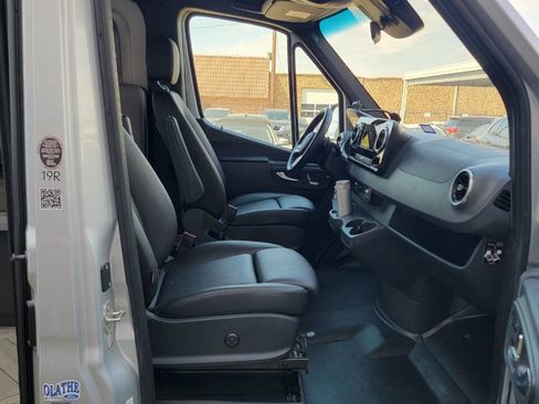 Used 2022 Mercedes-Benz Sprinter 2500 image 6