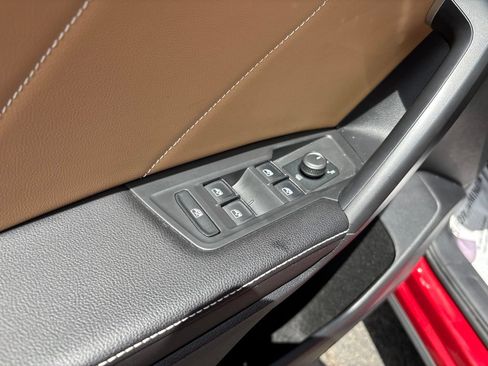 Used 2022 Volkswagen Tiguan SE AWD/4WD image 16