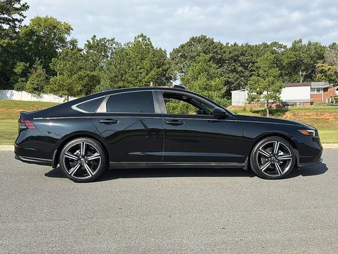 Used 2023 Honda Accord Sport image 2