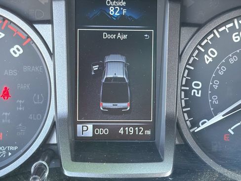 Used 2022 Toyota Tacoma TRD Sport w/ Technology Package RWD image 10
