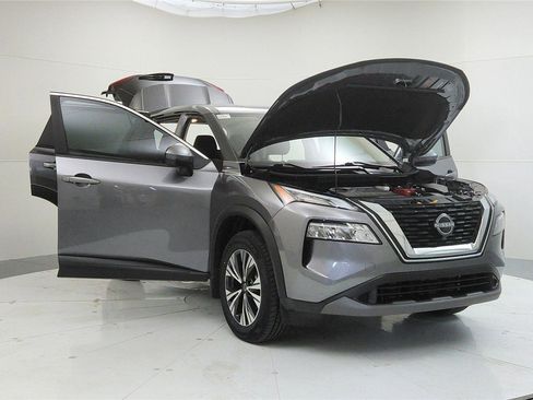 Used 2023 Nissan Rogue SV image 10